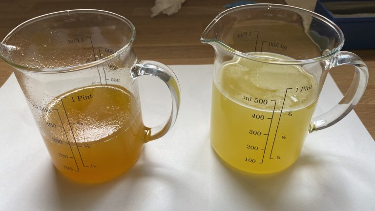 This photo is from pineapple concentrate and the dilution. In the photo can see the real color of the dilution for manufacturers
