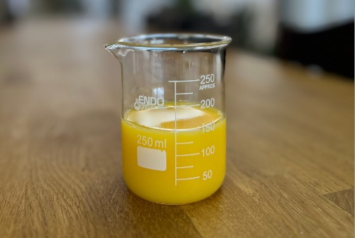 This photo is from an orange fruit concentrate cloudy, can see the cloudyness and the real color of the product - Baor Product